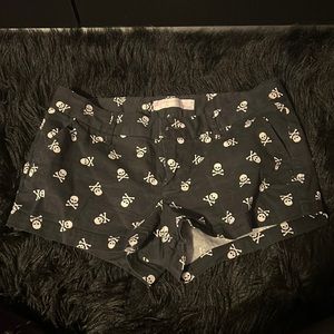 No boundaries skull short shorts